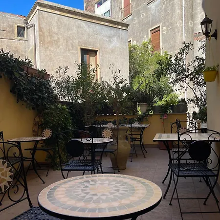 Umberto House Hotel