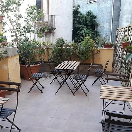 Umberto House Hotell 3*