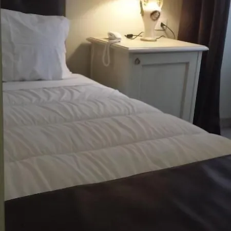 Umberto House Hotell 3*